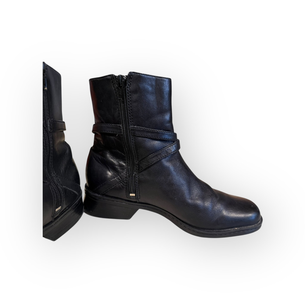 Clarks Women's Black Leather Harness Ankle Boots Silver Buckle Strap Sz 8 - Picture 7 of 8